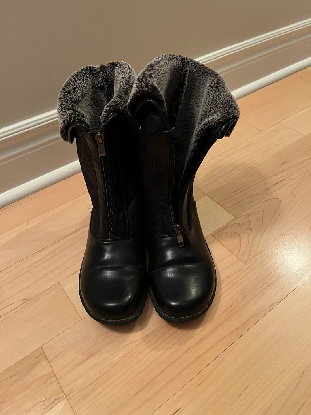 Black Winter Boots with Fur Trim