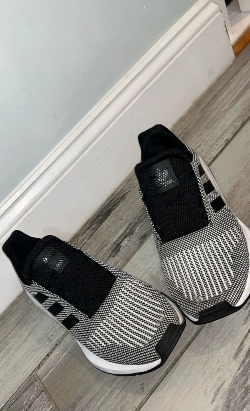 Adidas Swift Run X Sneakers size 10 - photo 2