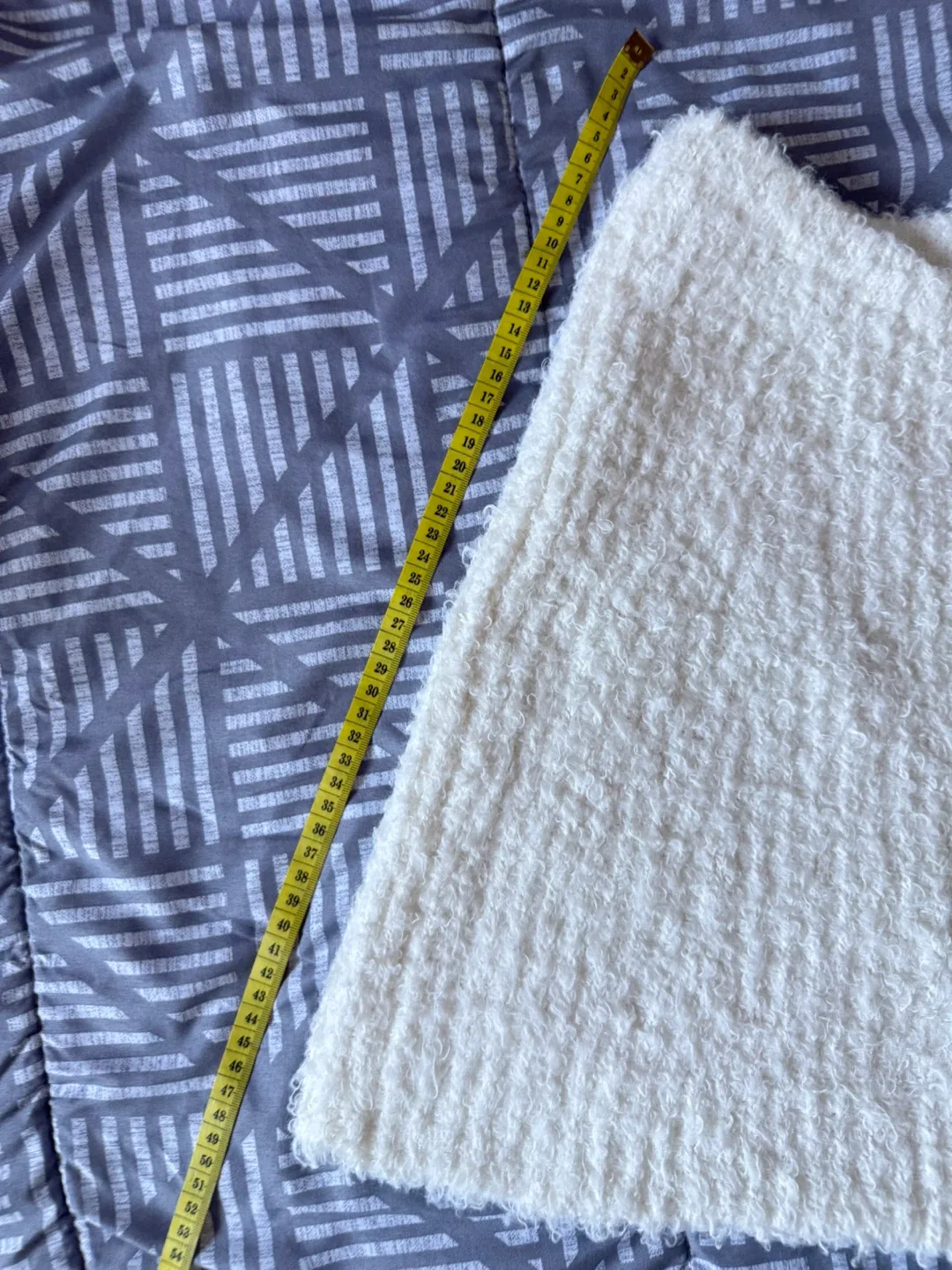 H&M Divided White Sweater - Size L image indicator(2)