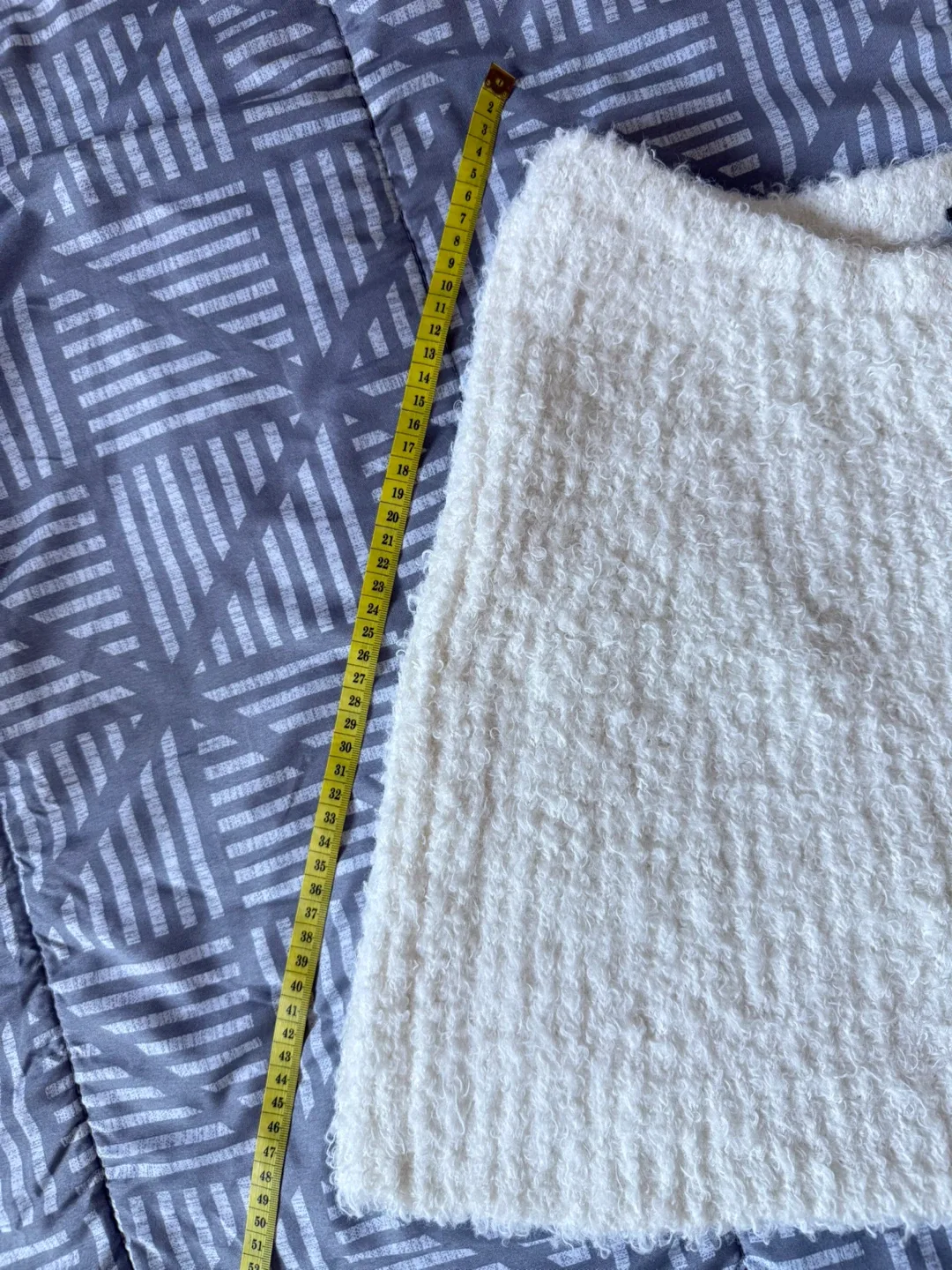 H&M Divided White Sweater - Size L image indicator(3)