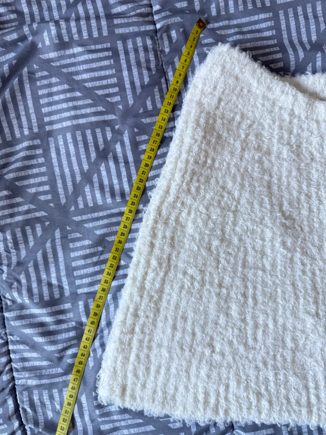 H&M Divided White Sweater - Size L image indicator(5)