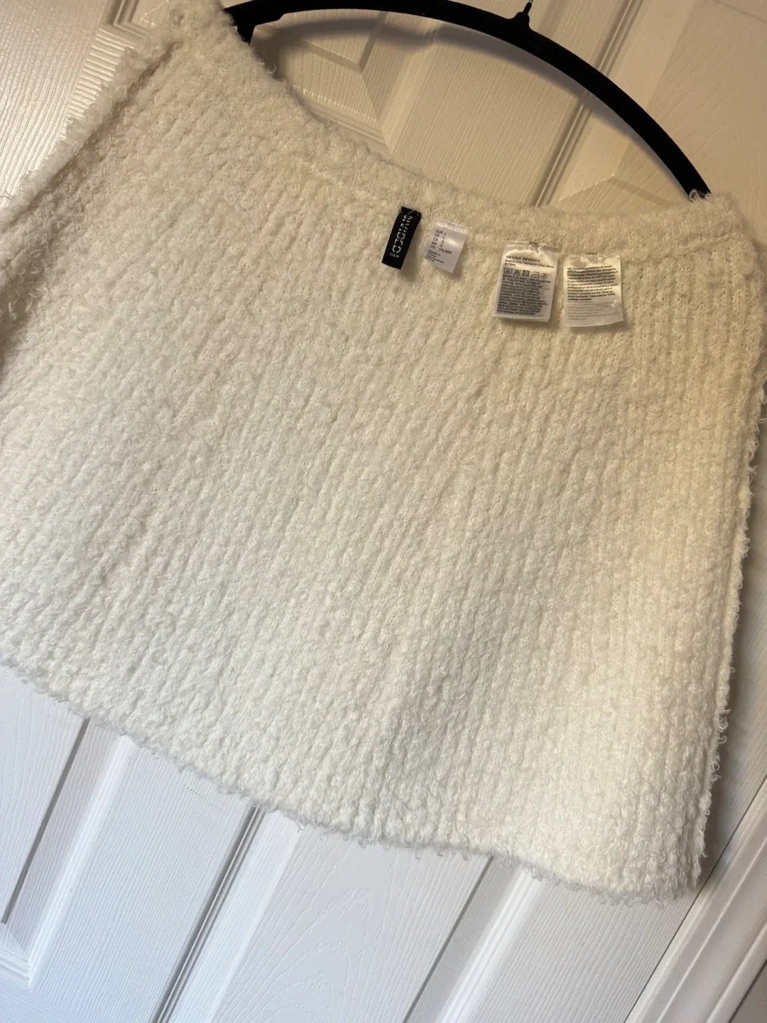H&M Divided White Sweater - Size L image indicator(9)