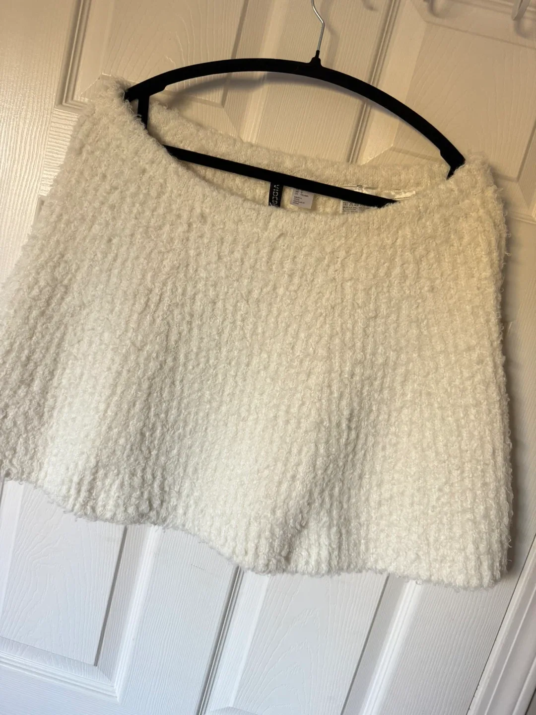 H&M Divided White Sweater - Size L image indicator(10)