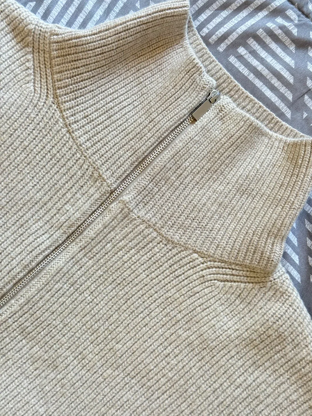 H&M Beige Knit Zip-Up - Size XL image indicator(4)