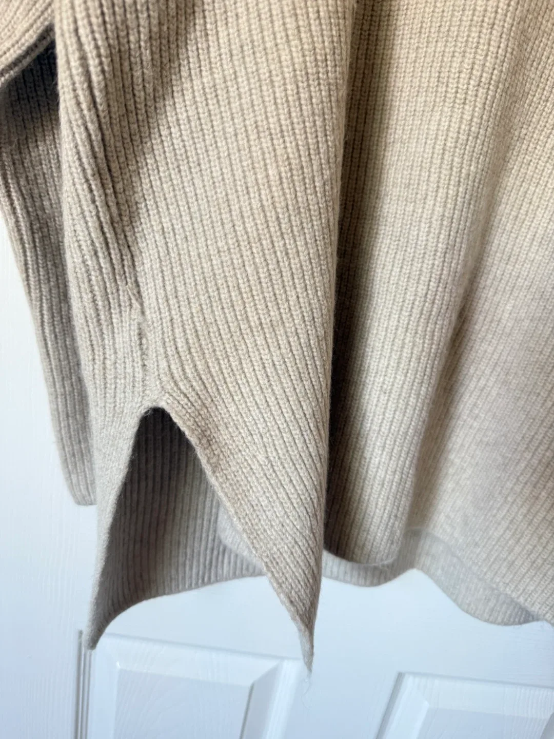 H&M Beige Knit Zip-Up - Size XL image indicator(8)