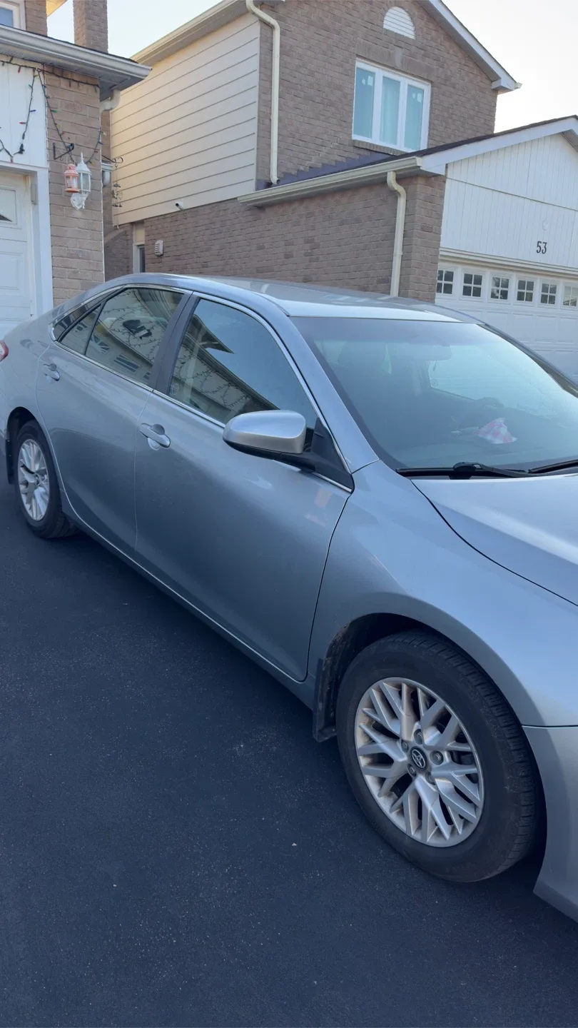 2017 Toyota Camry LE image indicator(3)