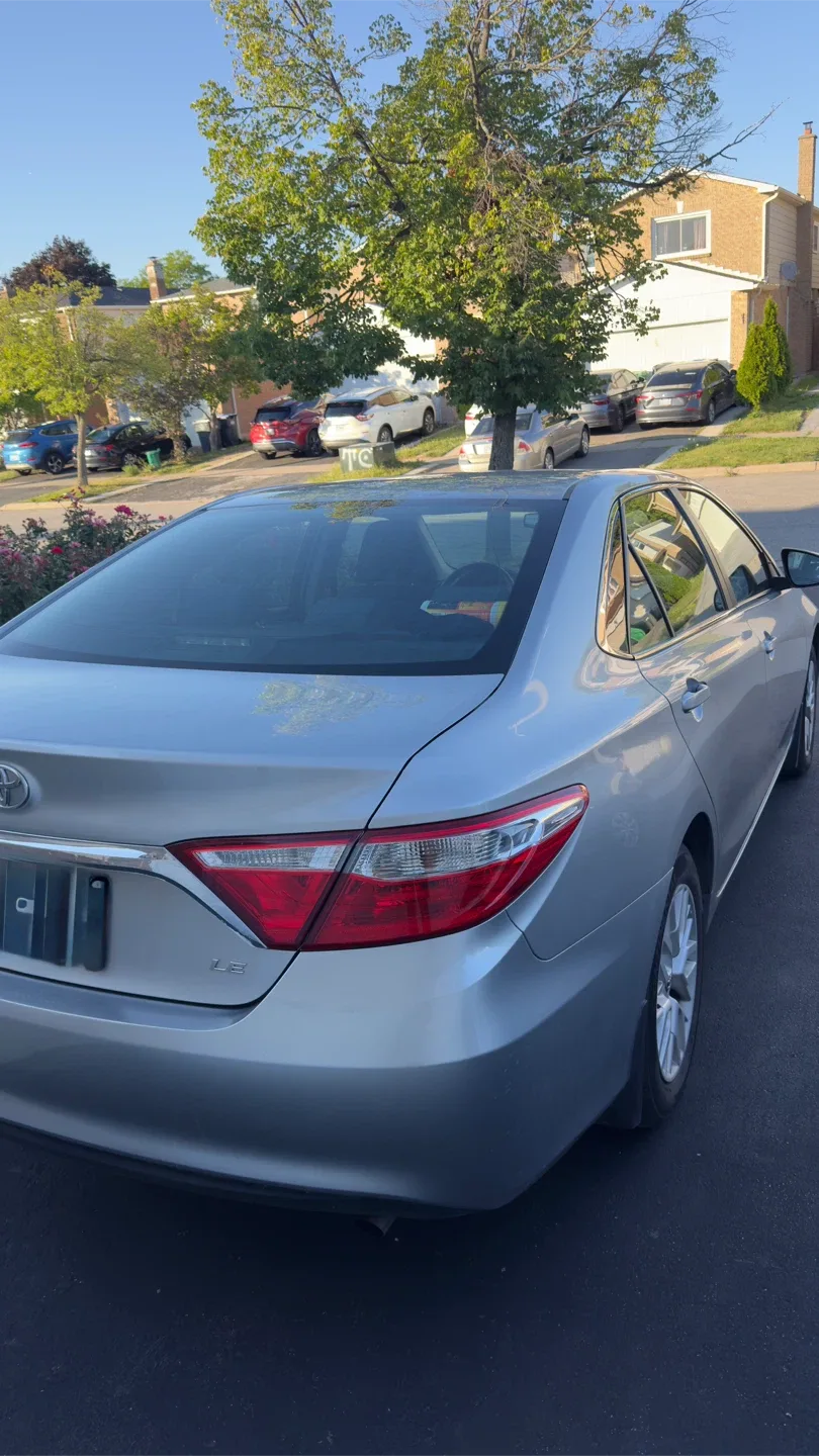 2017 Toyota Camry LE image indicator(4)