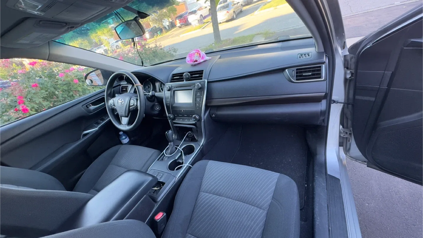 2017 Toyota Camry LE image indicator(6)