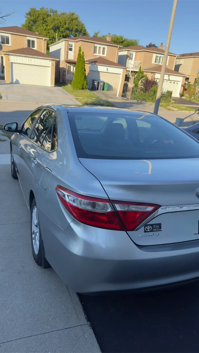 2017 Toyota Camry LE image indicator(5)