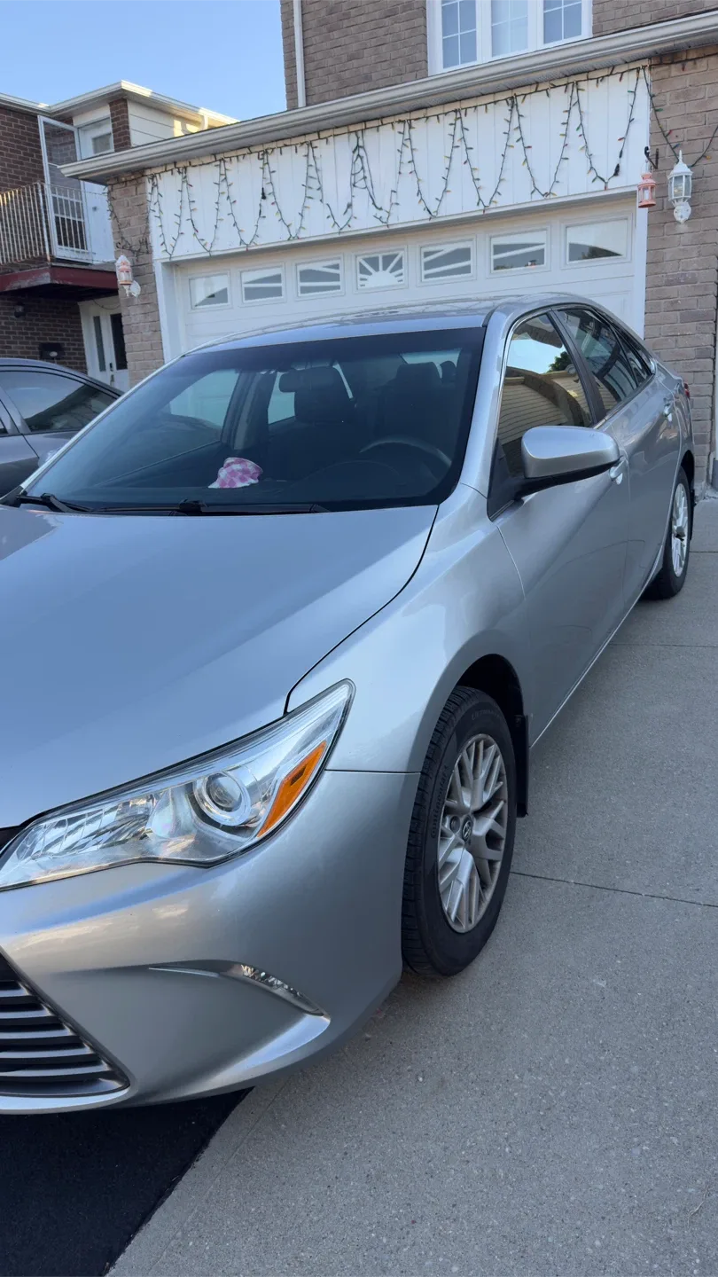 2017 Toyota Camry LE image indicator(2)