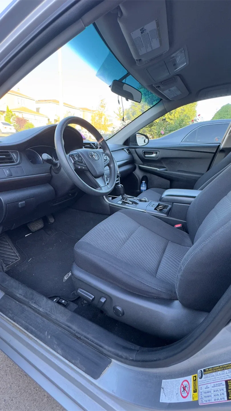 2017 Toyota Camry LE image indicator(8)