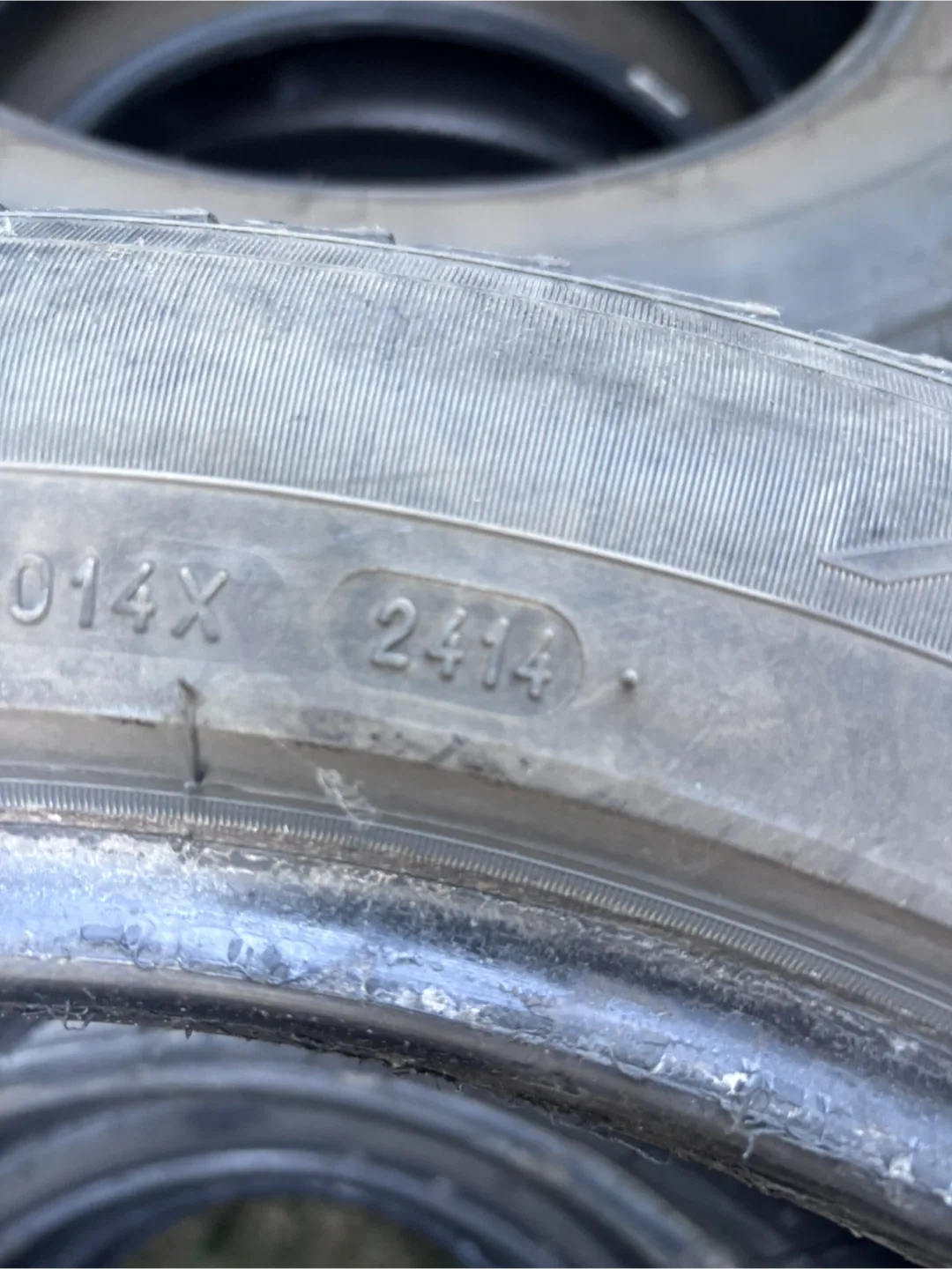 Michelin winter Tires- 235/50R18 image indicator(4)