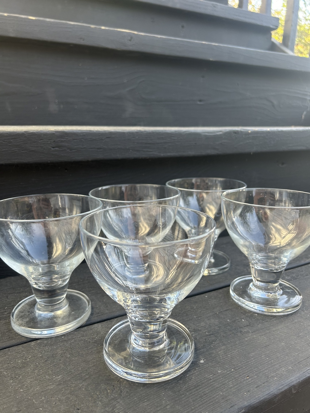 Set of 5 glass cups