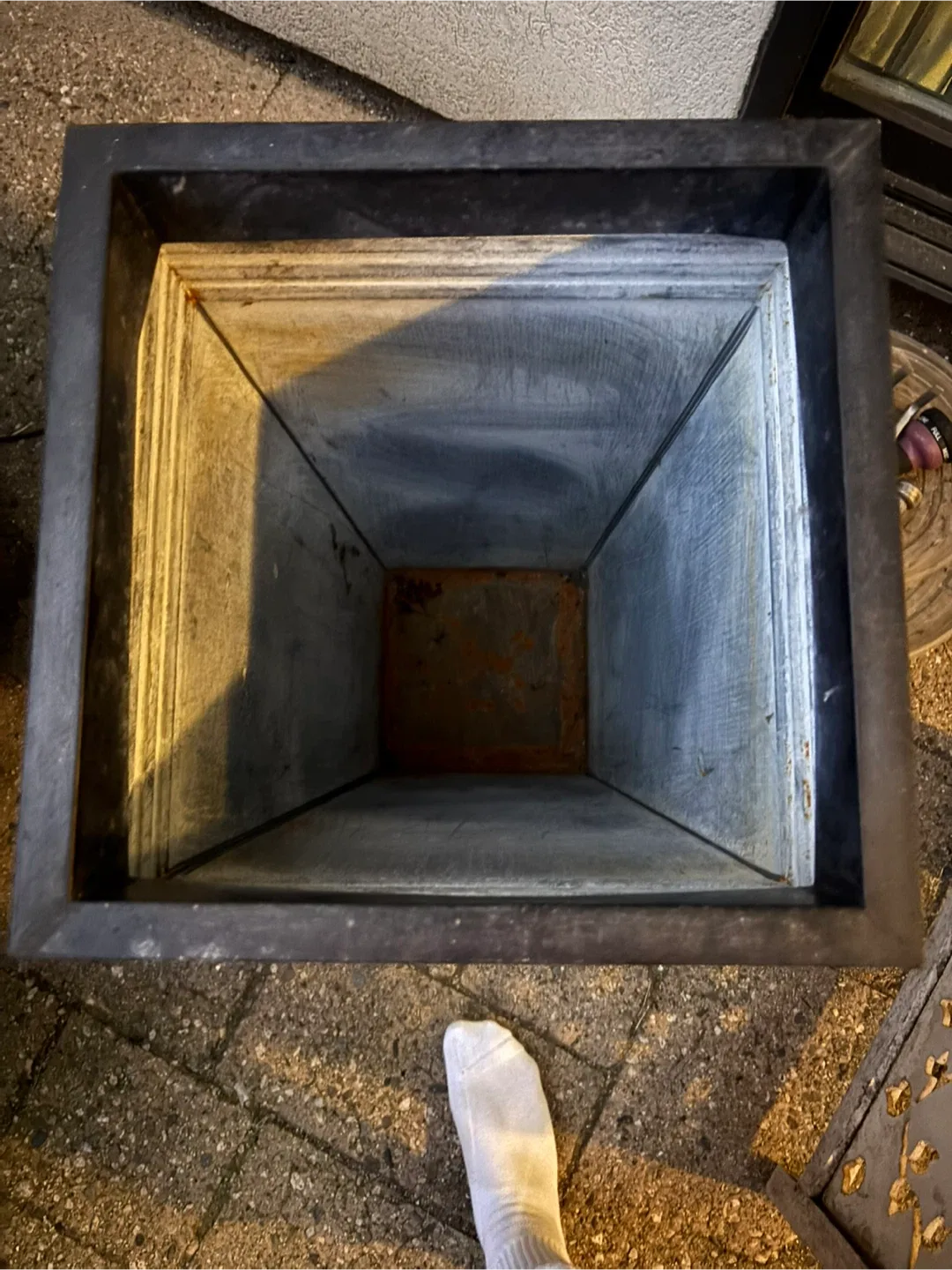 Black Square Garden Planter image indicator(2)