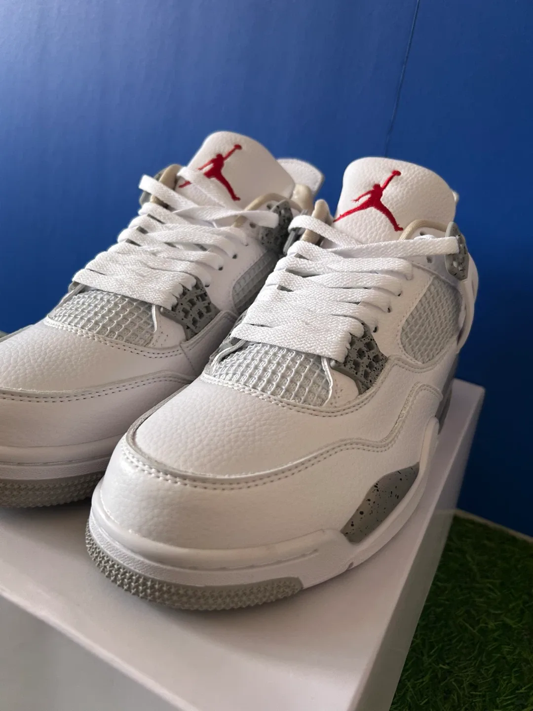 Air Jordan 4 Retro White/Red-Tech Grey-Black US 10 image indicator(3)