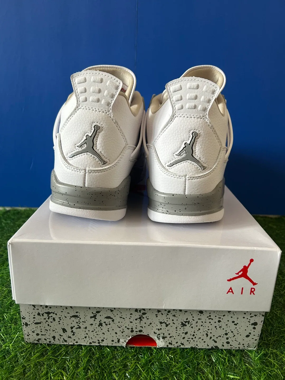 Air Jordan 4 Retro White/Red-Tech Grey-Black US 10 image indicator(4)