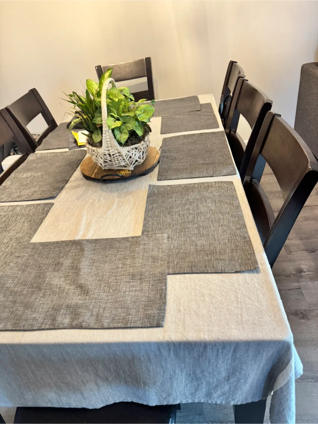 Dining Table with 8 Chairs image indicator(4)