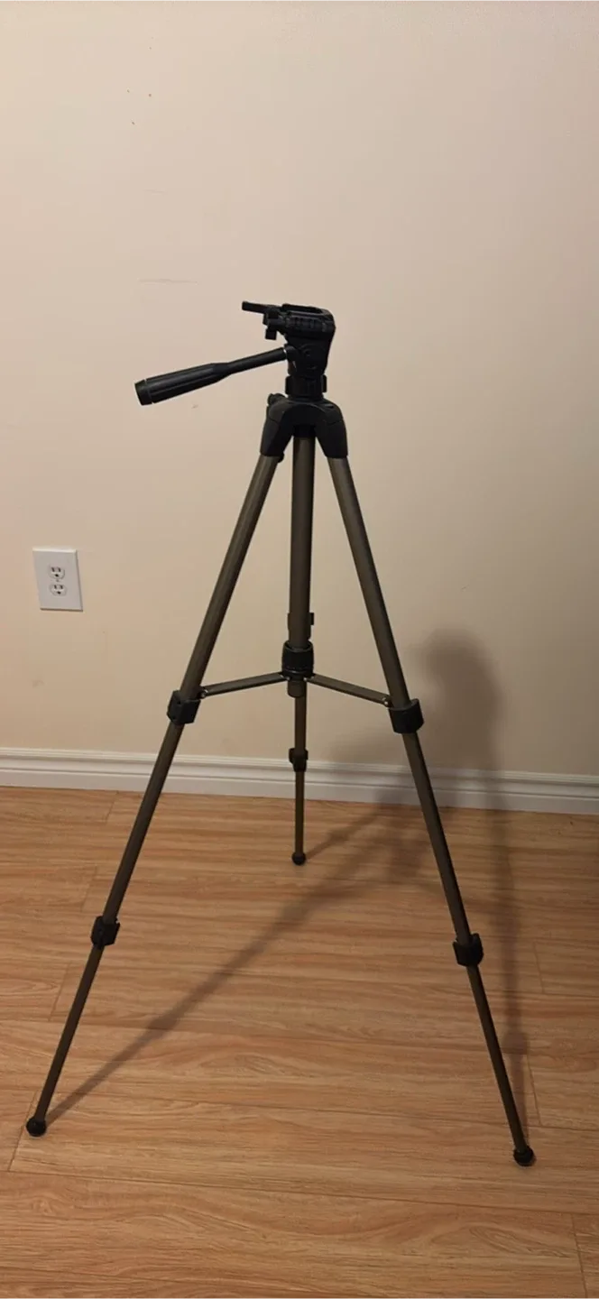 Dynex DX-TRP60 Tripod thumbnail