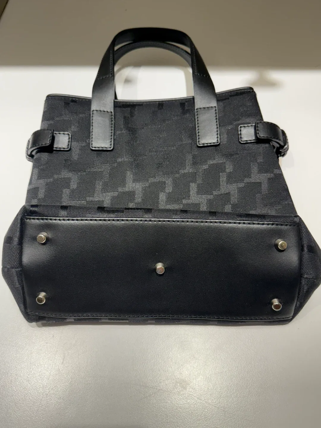 Lancel leather tote handbag. Made in Spain. Like new image indicator(3)