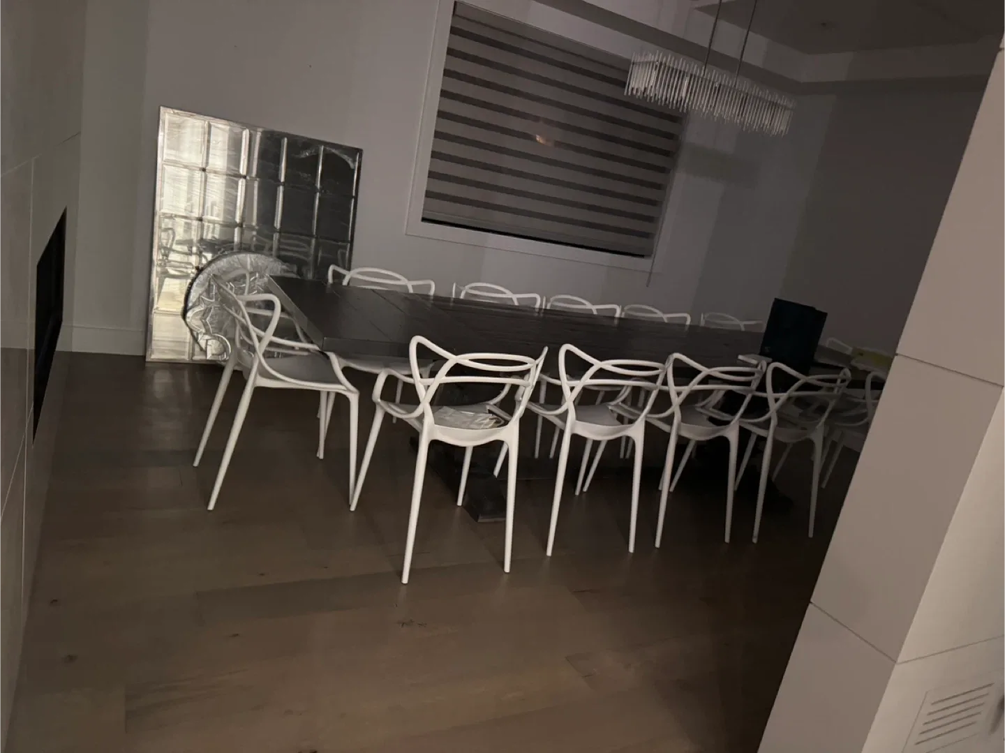 12 White Masters Chairs in Great Condition thumbnail