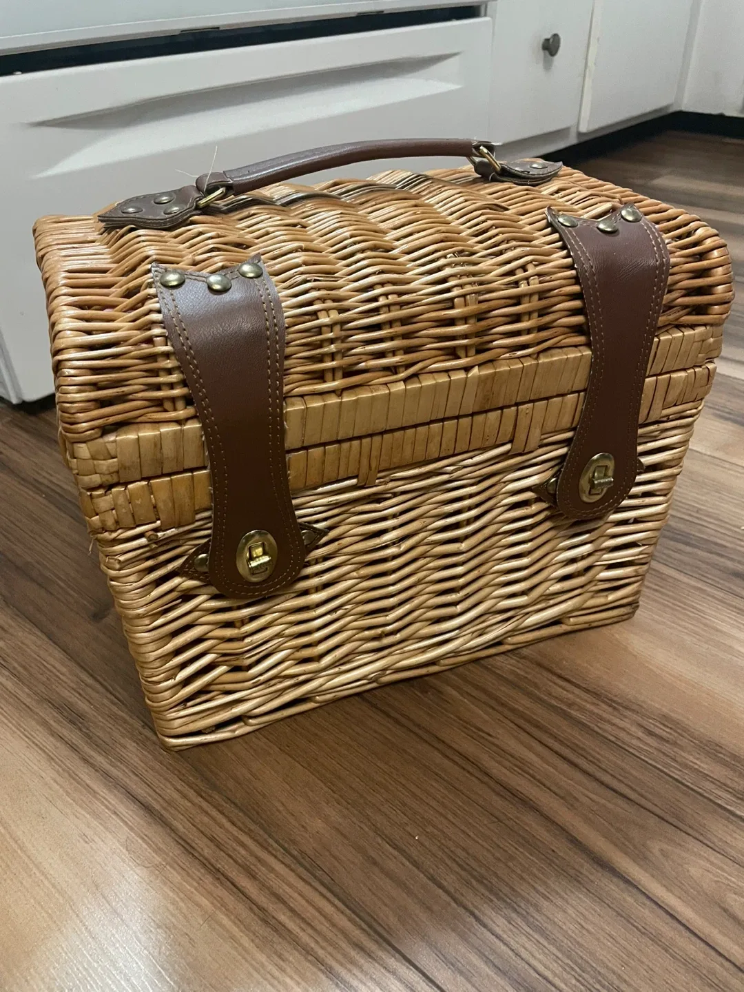 Wicker Picnic Basket thumbnail