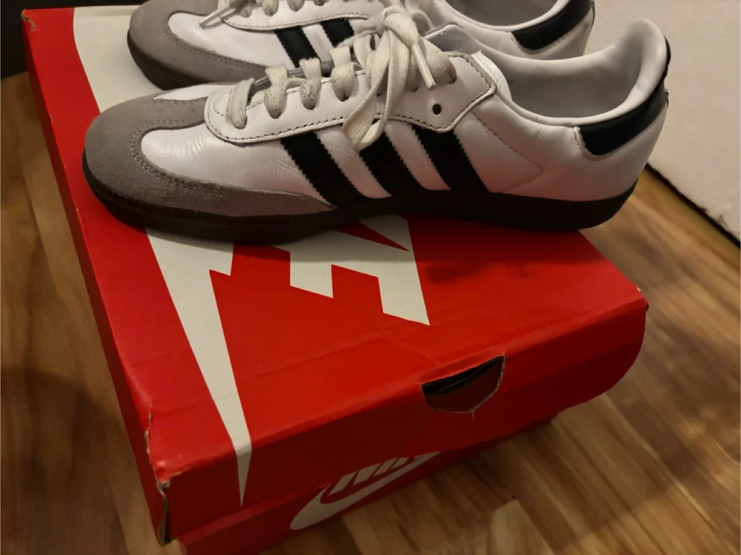 Adidas Samba Classic White/Black Sneakers image indicator(2)