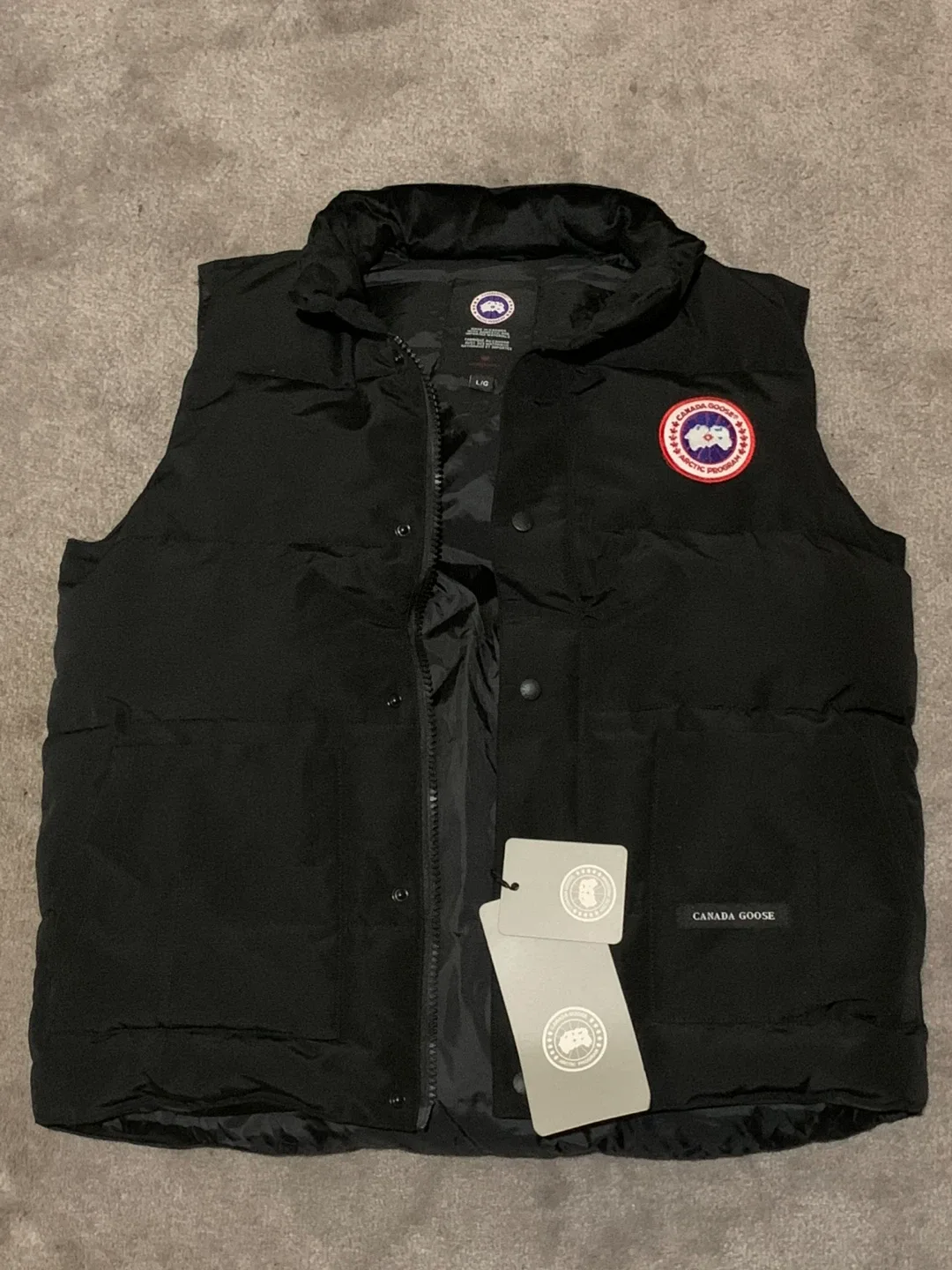 Canada Goose Black Puffer Vest image indicator(3)