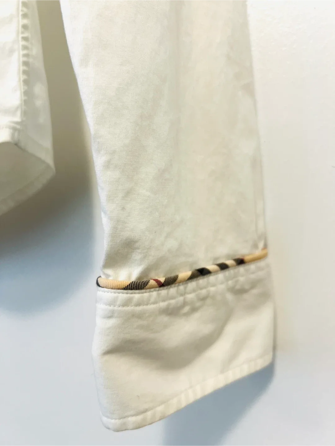 Burberry White Button-Up Shirt - Size S image indicator(3)