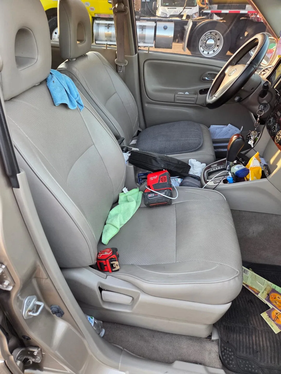 Suzuki XL-7 SUV image indicator(5)