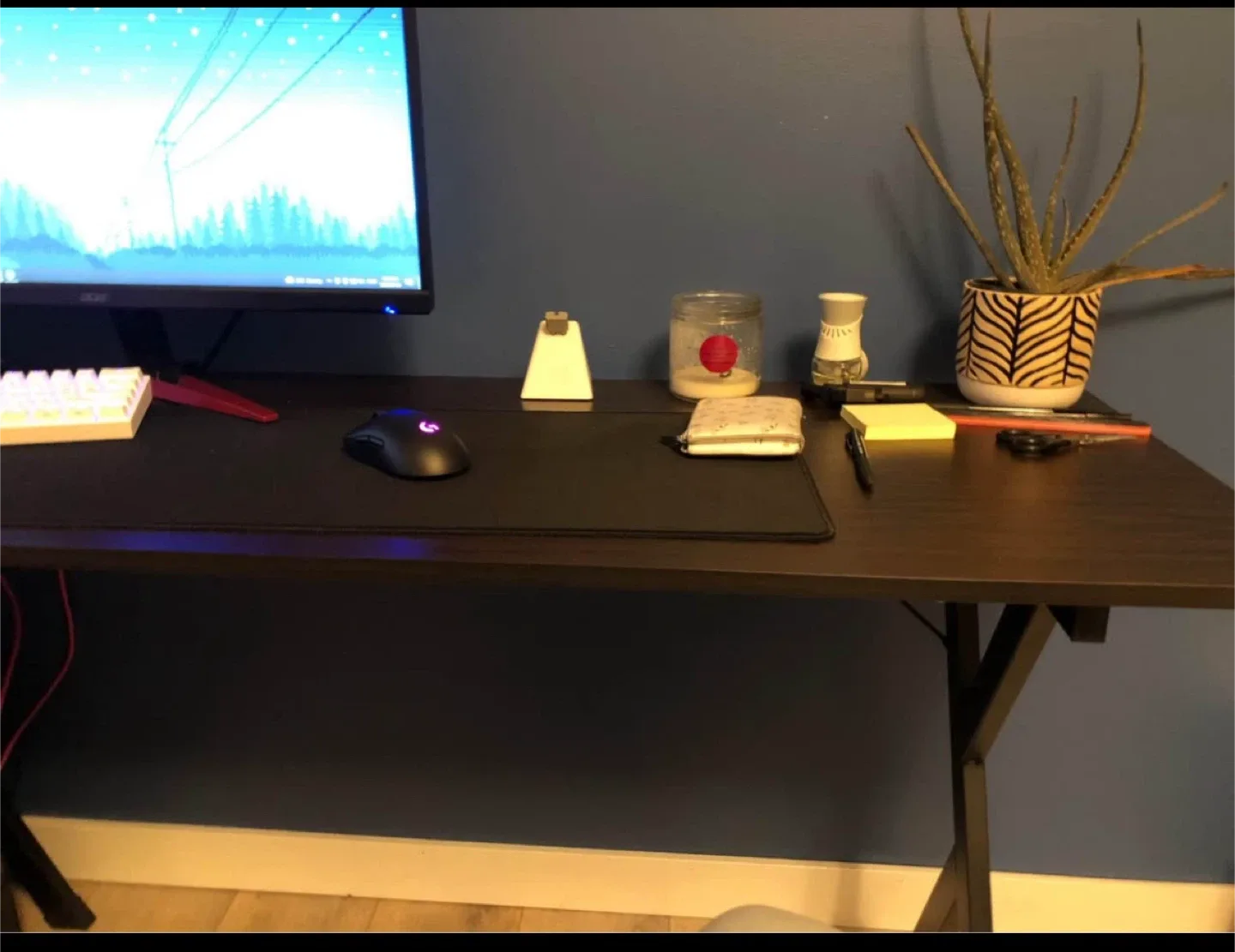 L-Shaped Corner Desk - Perfect for Home Office! image indicator(3)