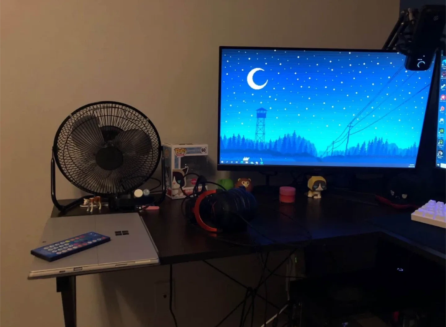 L-Shaped Corner Desk - Perfect for Home Office! image indicator(4)