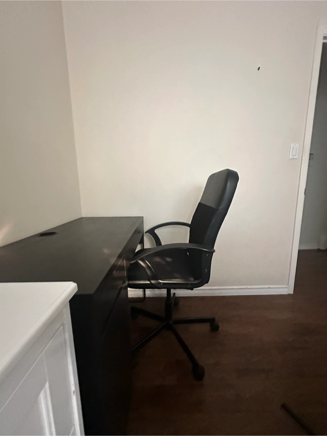 Black Desk and Office Chair Set - photo 4