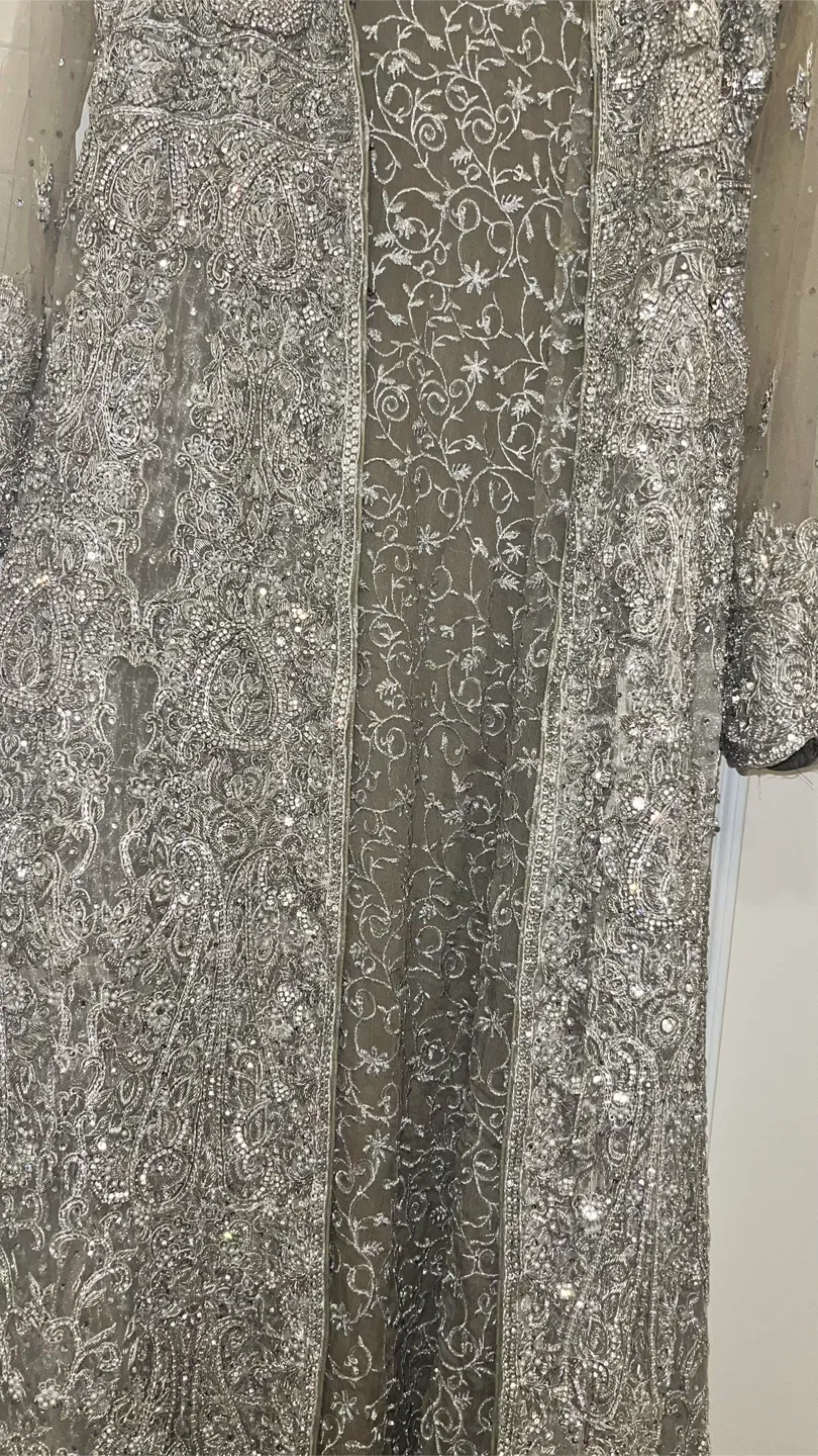 Beautiful Pakistani Bridal Gown image indicator(2)