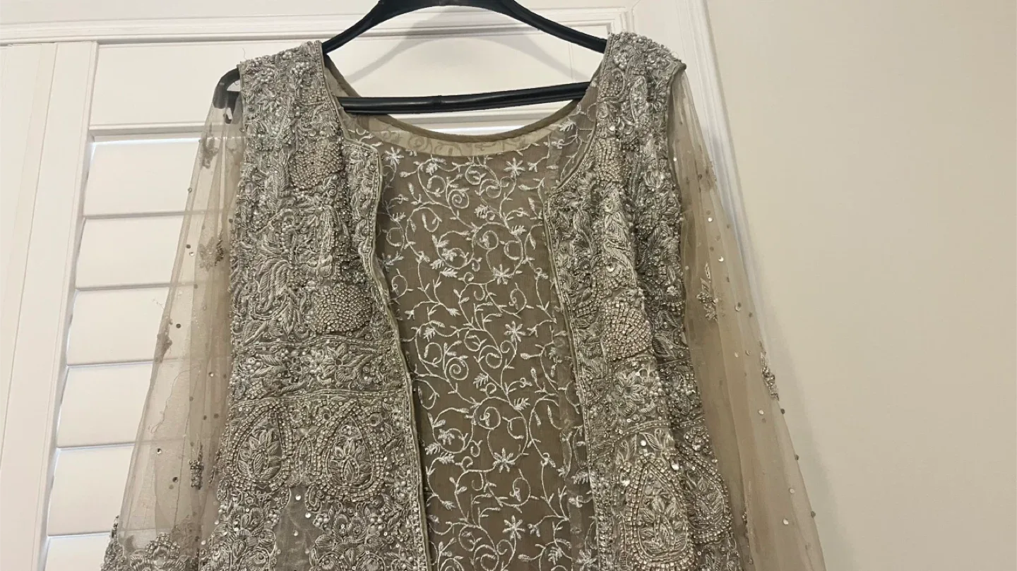 Beautiful Pakistani Bridal Gown image indicator(8)