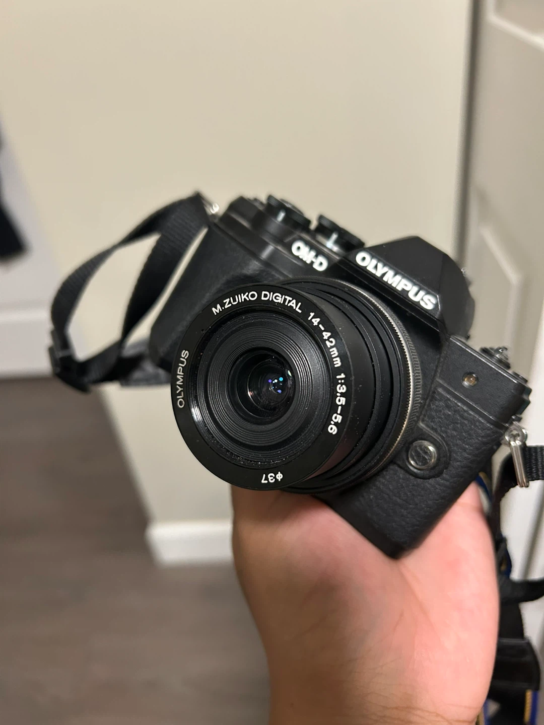 Olympus OM-D Digital Camera with 14-42mm Lens - photo 4