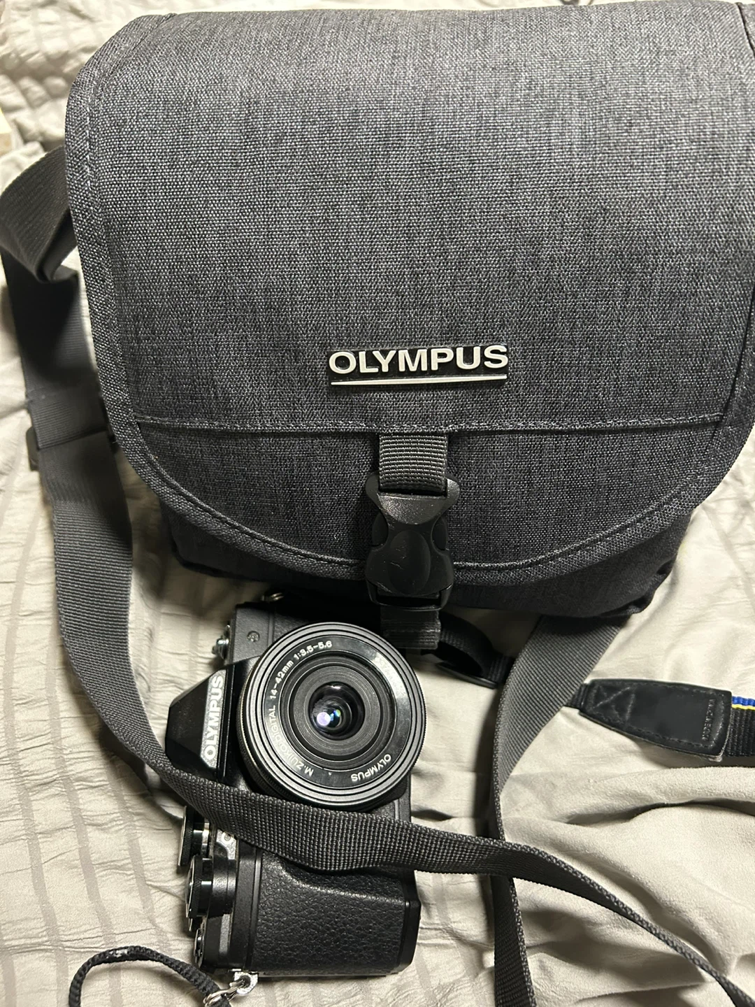 Olympus OM-D Digital Camera with 14-42mm Lens - photo 5