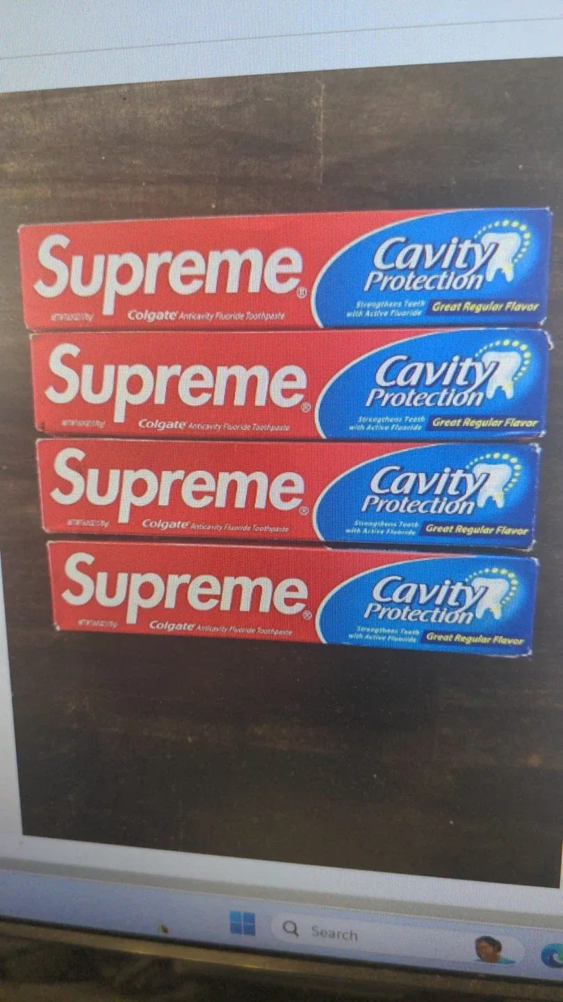 Supreme Colgate Anticavity Fluoride Toothpaste thumbnail
