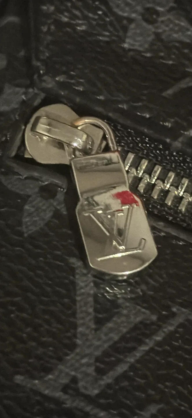 Louis Vuitton messenger side bag image indicator(4)