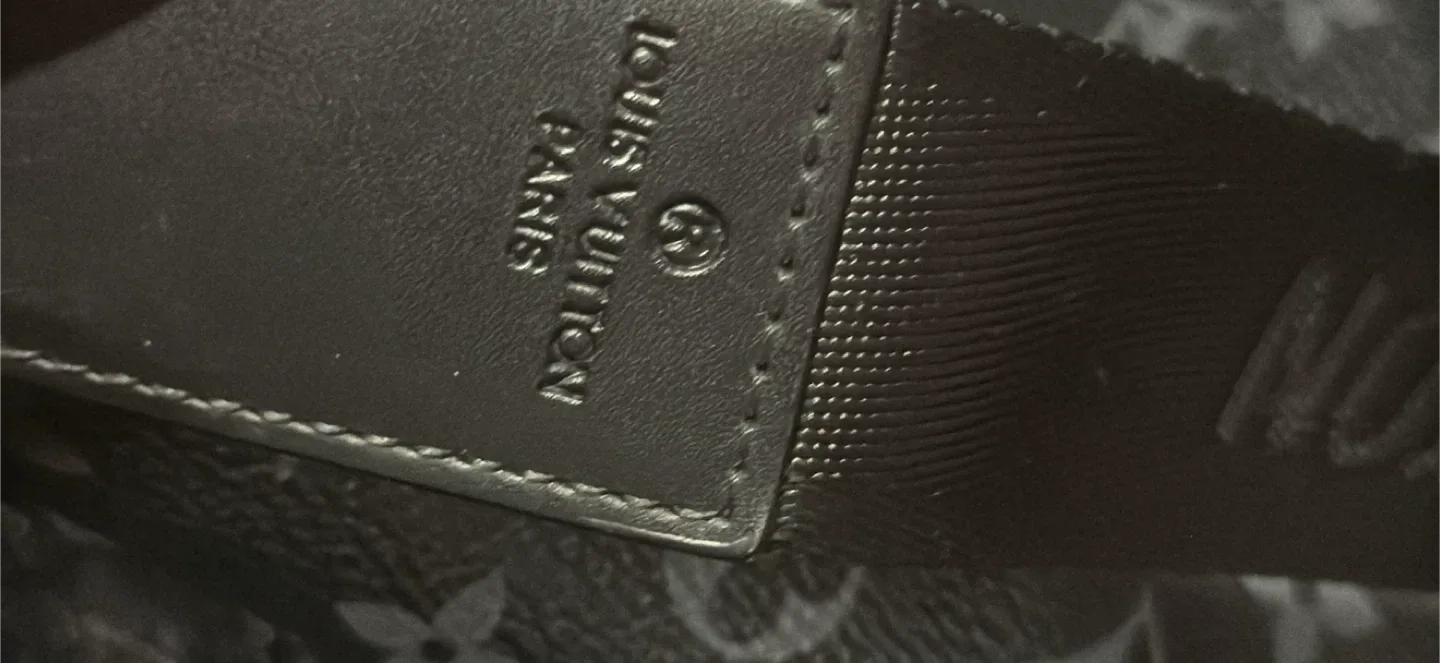 Louis Vuitton messenger side bag image indicator(3)