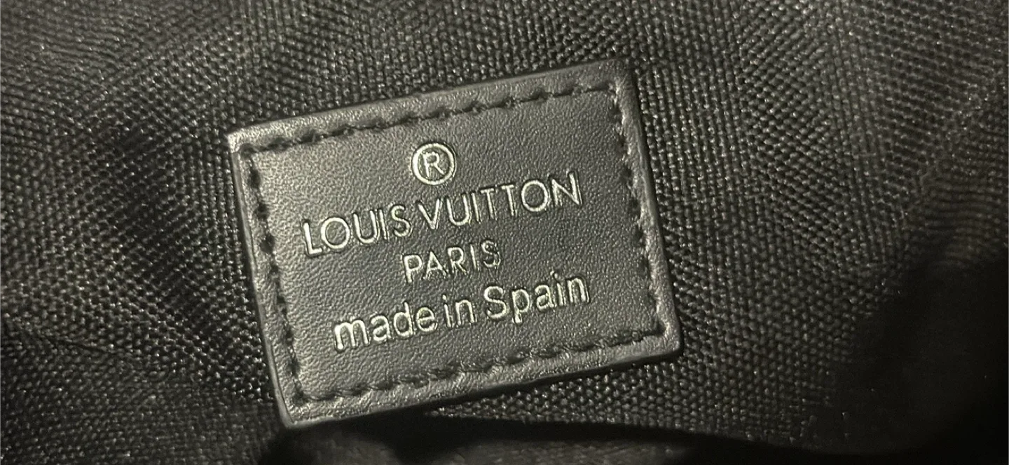 Louis Vuitton messenger side bag image indicator(5)