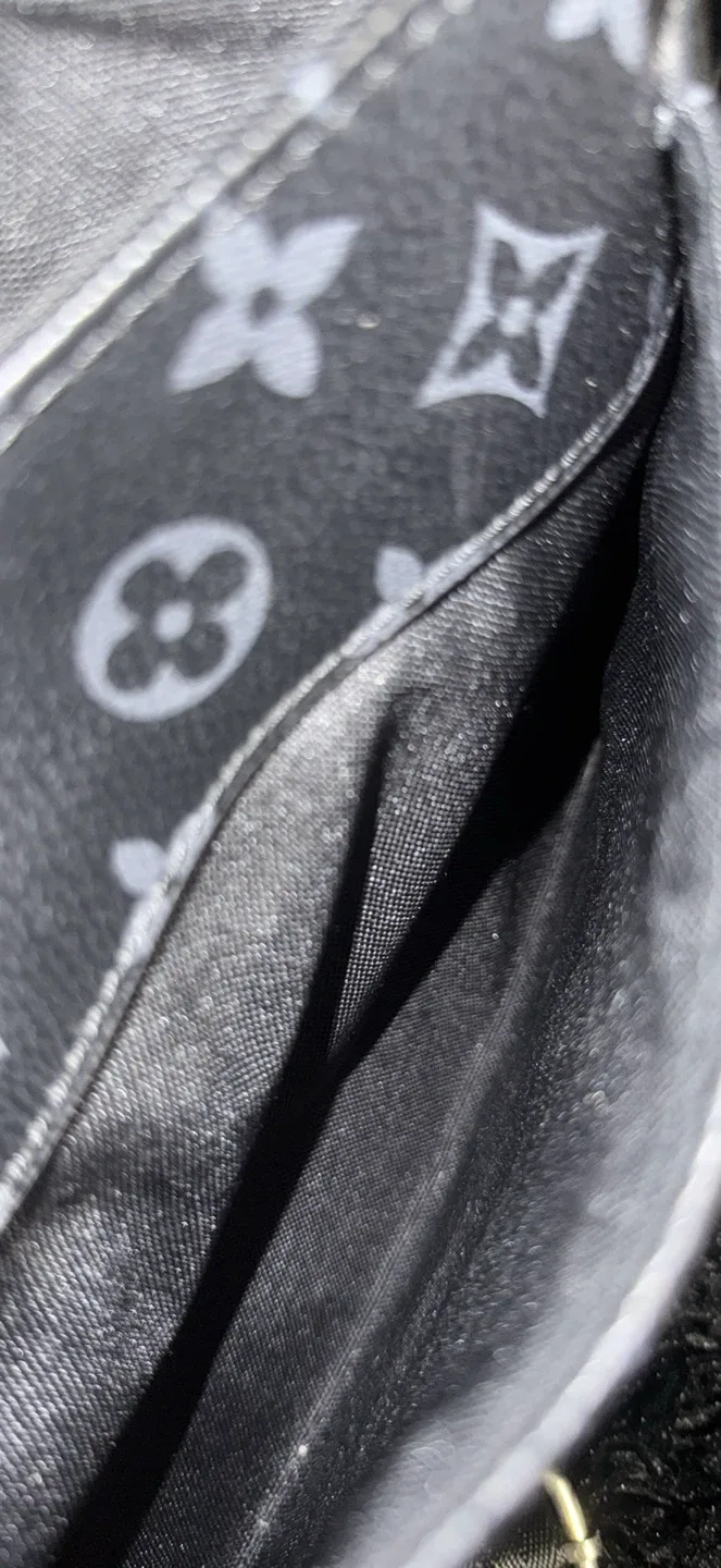 Louis Vuitton messenger side bag image indicator(7)