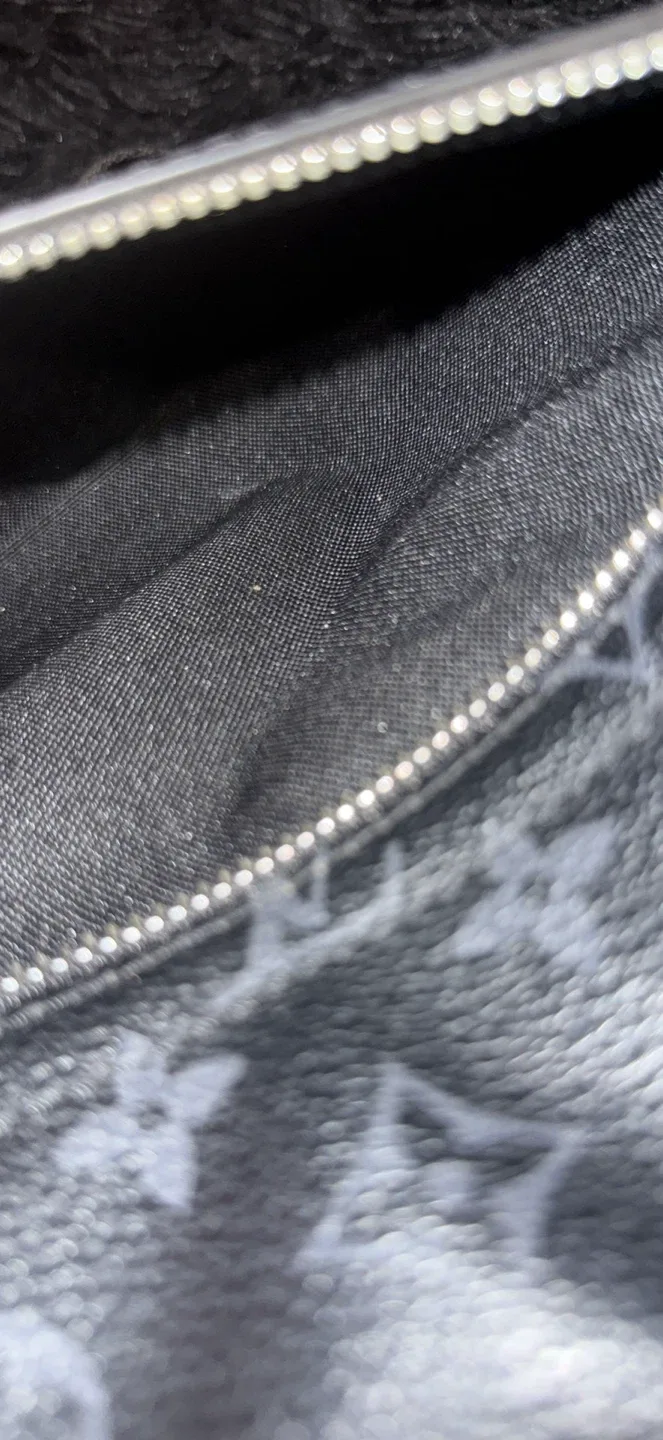 Louis Vuitton messenger side bag image indicator(8)