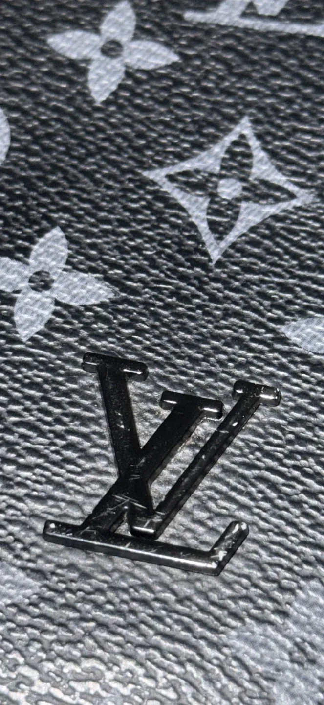 Louis Vuitton messenger side bag image indicator(10)
