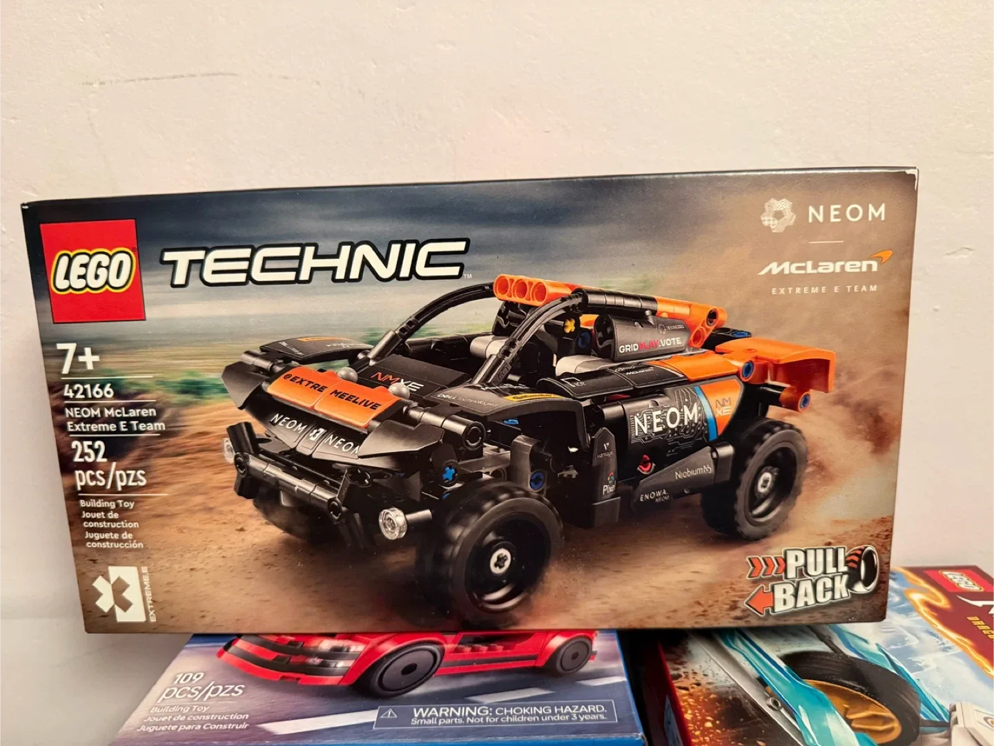 LEGO Technic 42166 NEOM McLaren Extreme E Team thumbnail