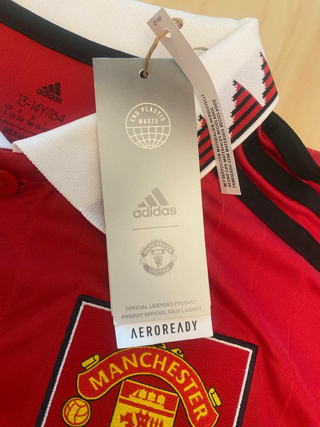 Manchester United Youth Jersey - Size 13-14Y image indicator(3)