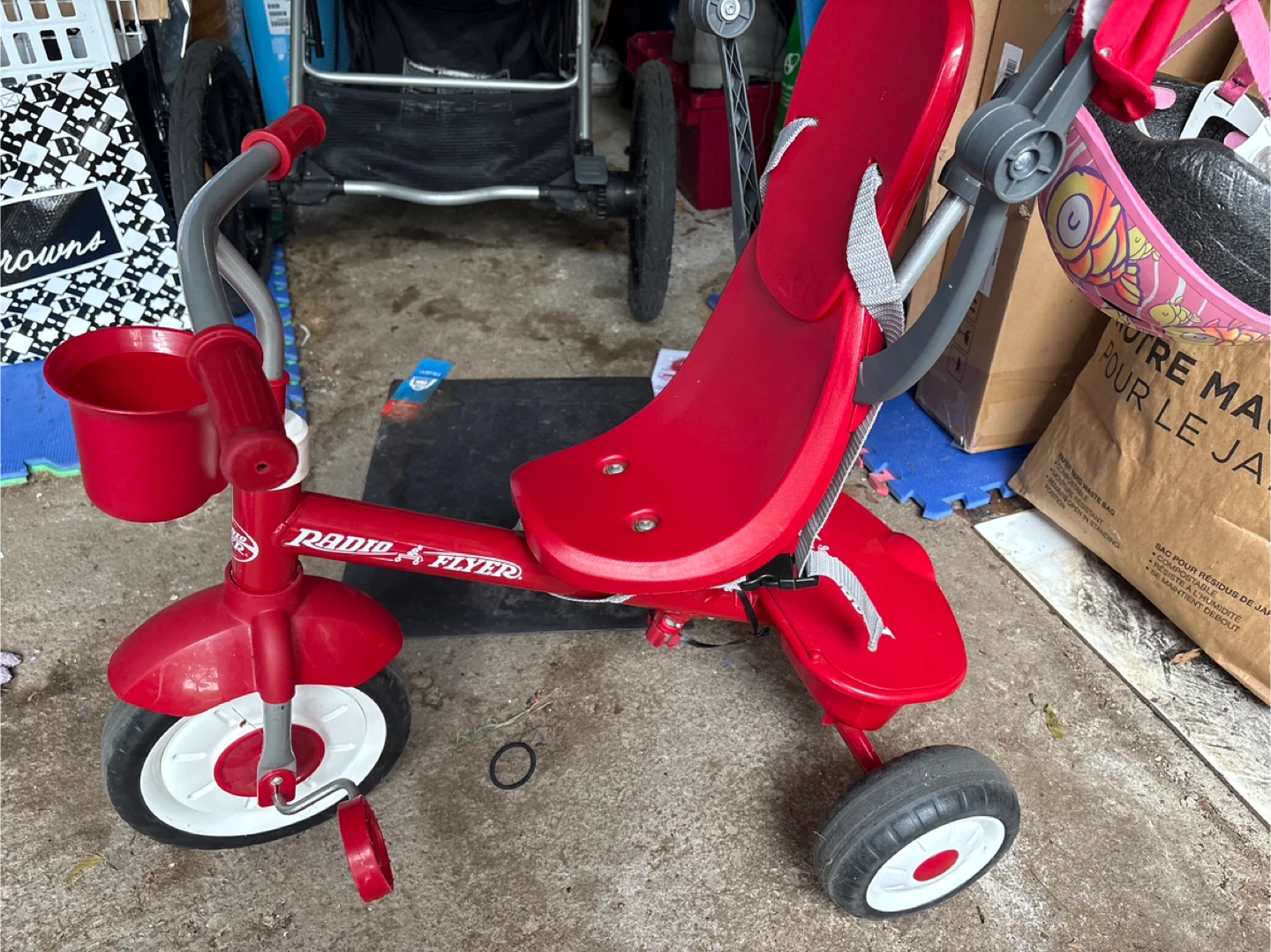 Radio Flyer Red Tricycle with Helmet - photo 2