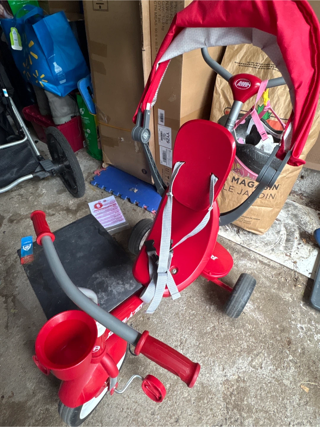 Radio Flyer Red Tricycle with Helmet - photo 5