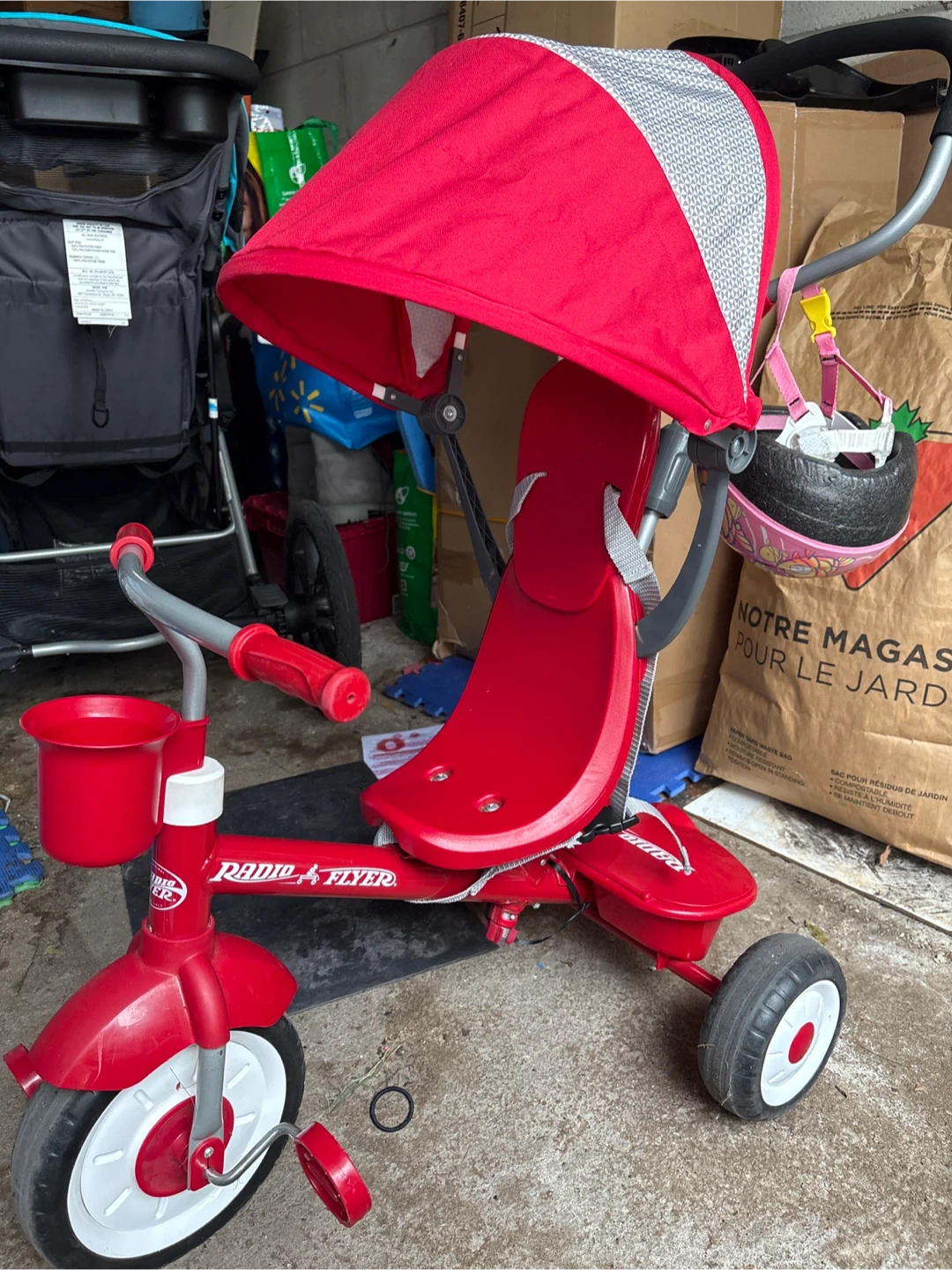 Radio Flyer Red Tricycle with Helmet - photo 3