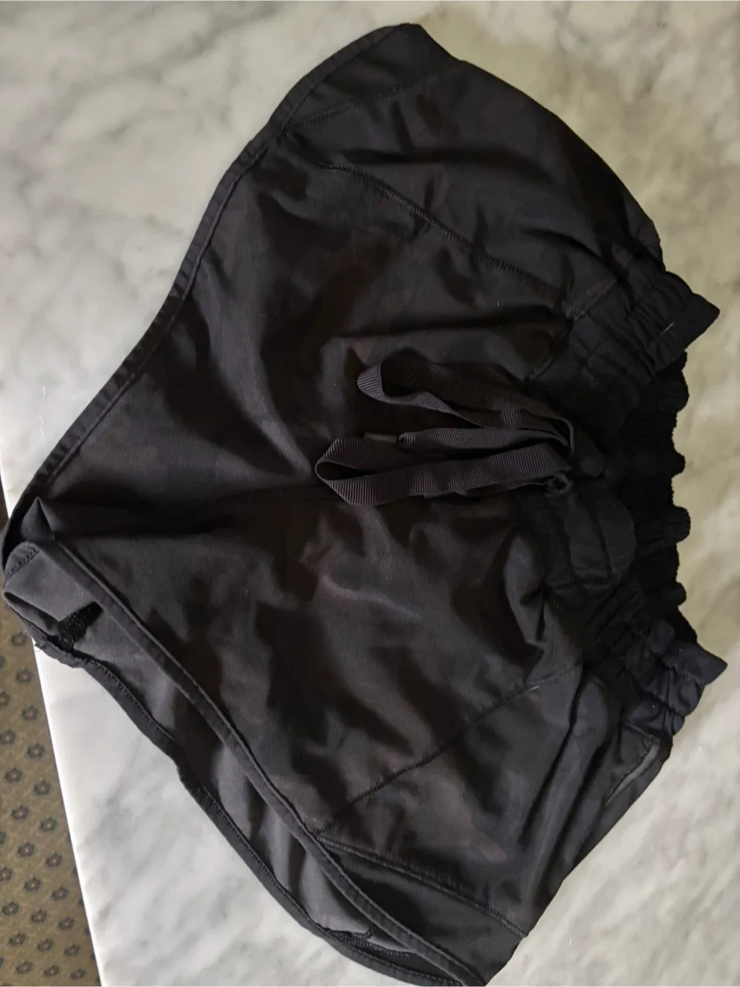 Lululemon Black camo hotty hot 2.5 inch Running Shorts, Size 4 thumbnail