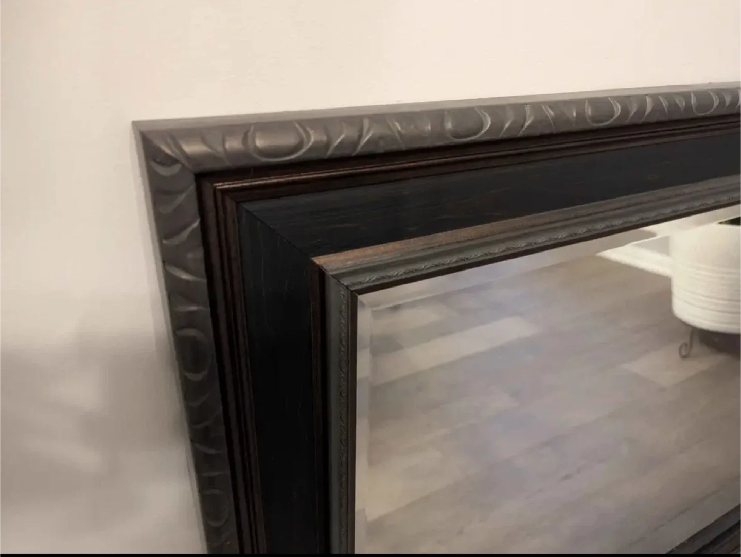 Framed Wall Mirror image indicator(2)